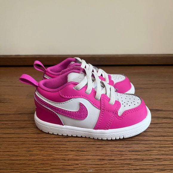 Nike Air Jordan 1 Low Pink and White Sneakers in Excellent Condition - Picture 9 of 12